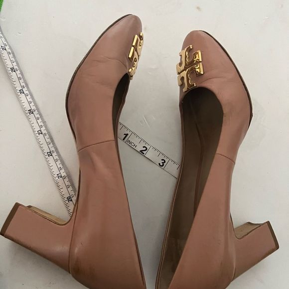 Tory Burch Blush Oak Raleigh Pump runway gold logo dress shoes rare heels - Picture 8 of 11
